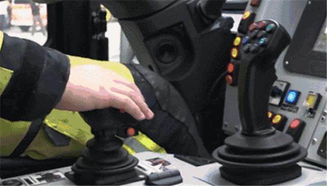 �M�ڸ߶�����܇