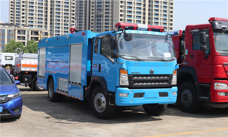 天藍色消防車 天藍色消防車